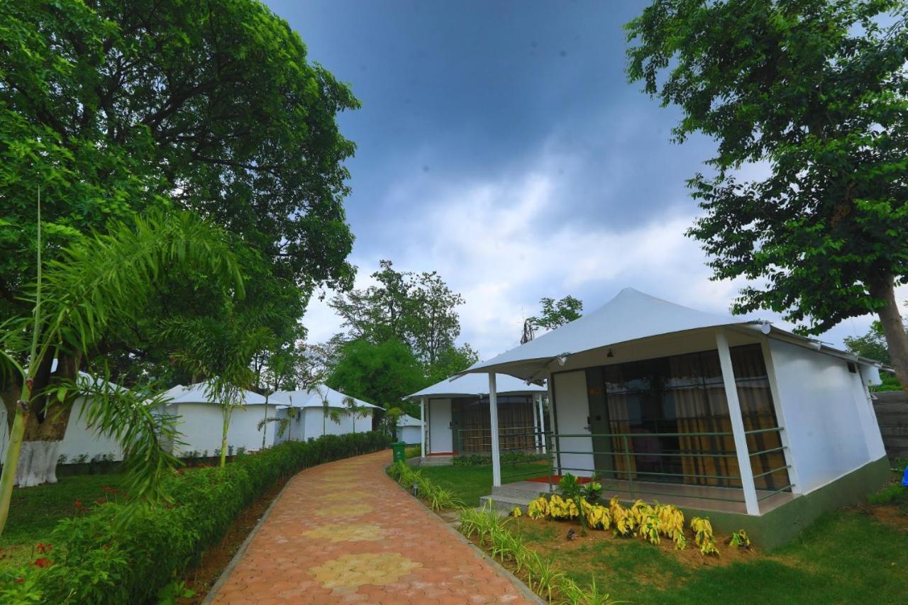 White Feather Resort Kauncha Silvassa Exterior foto